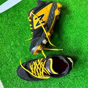New Balance molded baseball cleats size 6.5